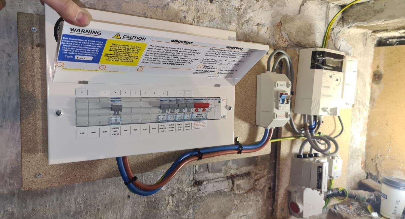 Modern consumer unit installation